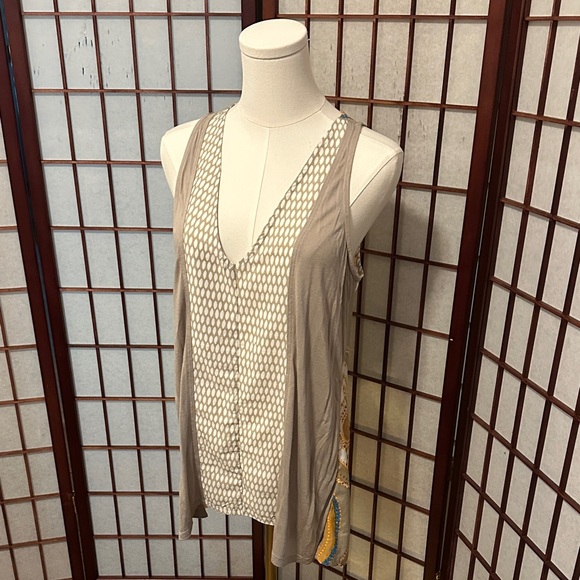 Chic Sleeveless Tan and White Top - Picture 1 of 8